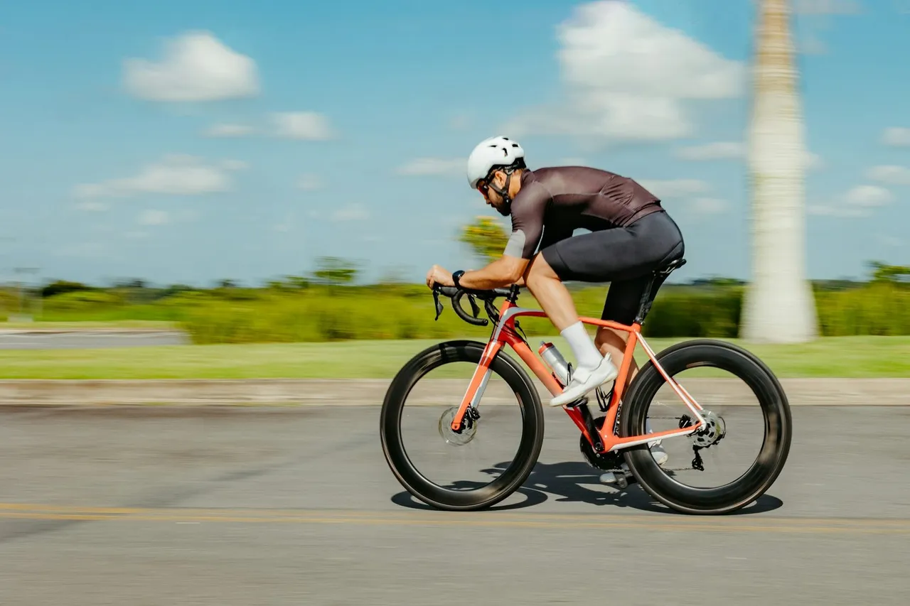 A cyclist at speed on an open road, panned.
